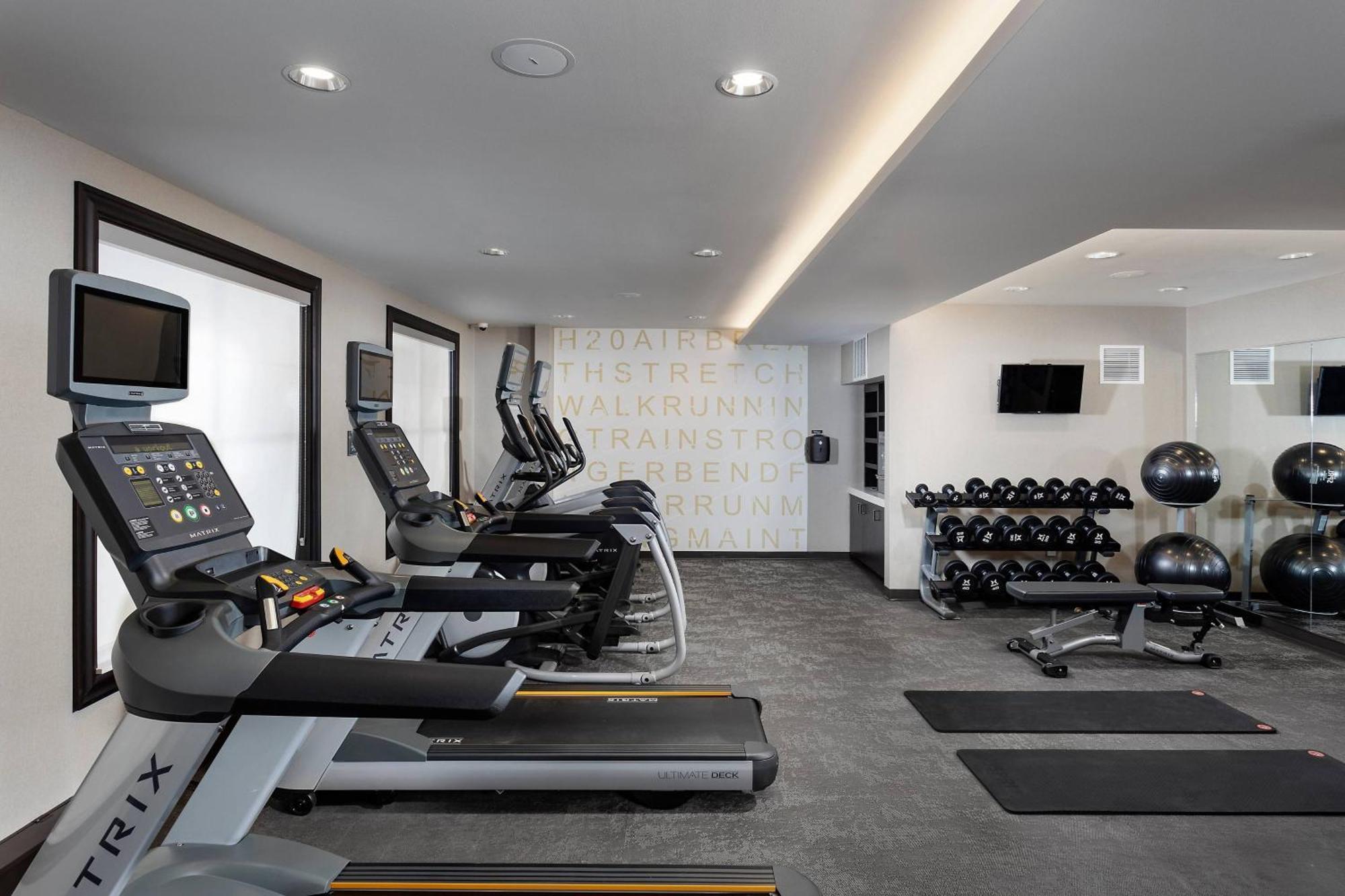 Residence Inn By Marriott Milwaukee Брукфийлд Екстериор снимка