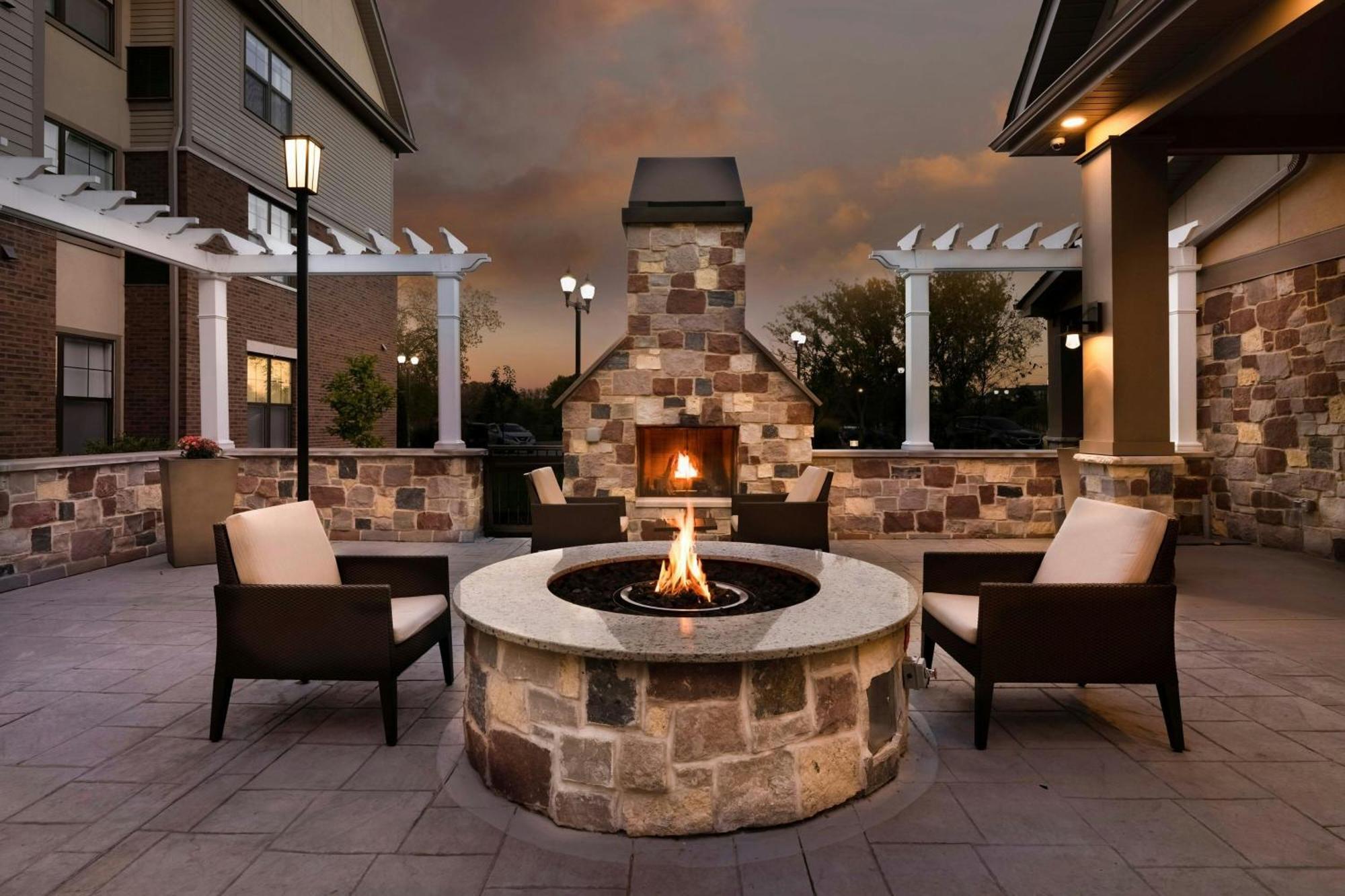 Residence Inn By Marriott Milwaukee Брукфийлд Екстериор снимка