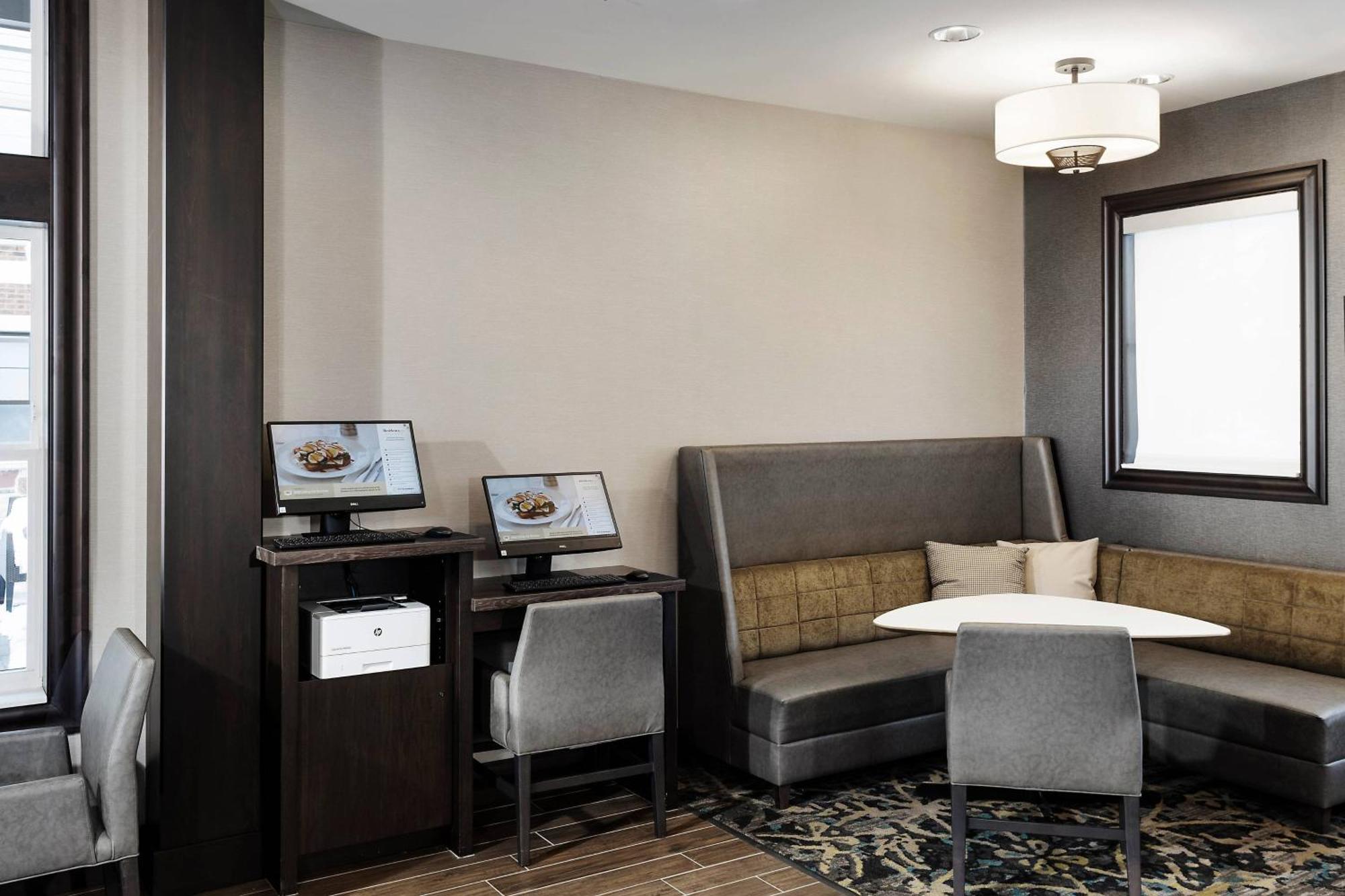 Residence Inn By Marriott Milwaukee Брукфийлд Екстериор снимка