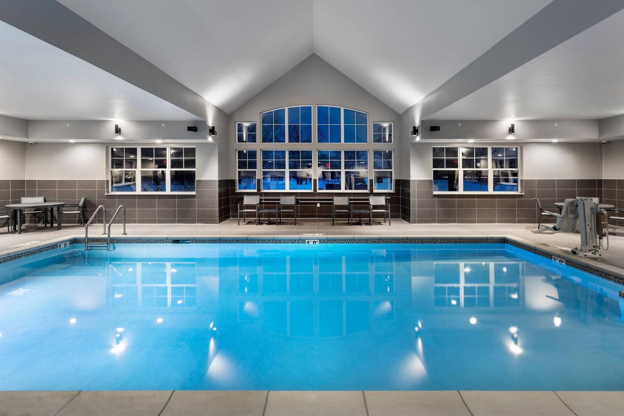 Residence Inn By Marriott Milwaukee Брукфийлд Екстериор снимка