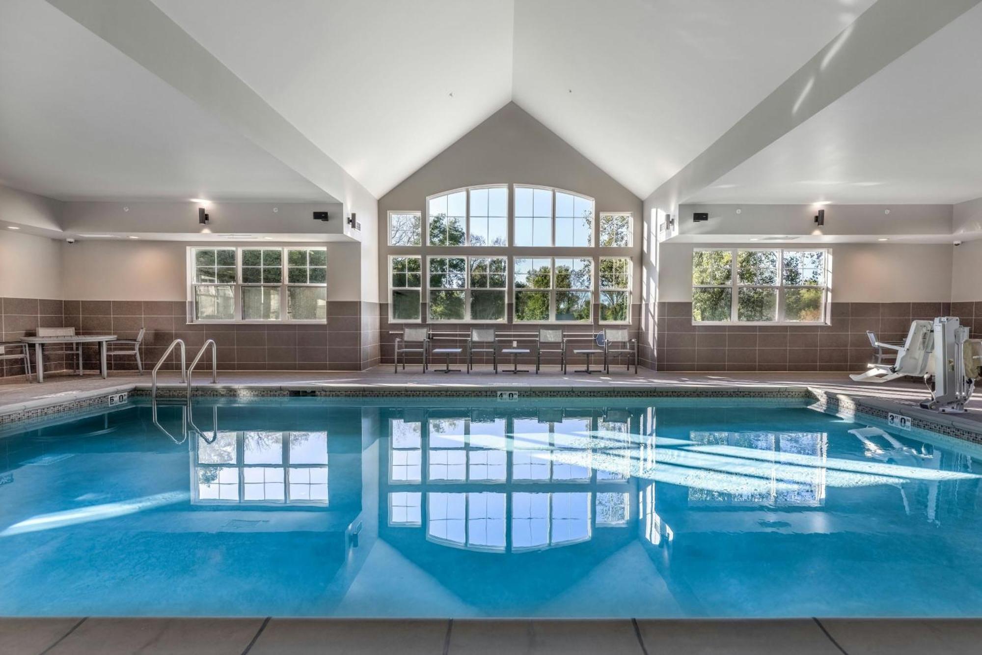 Residence Inn By Marriott Milwaukee Брукфийлд Екстериор снимка
