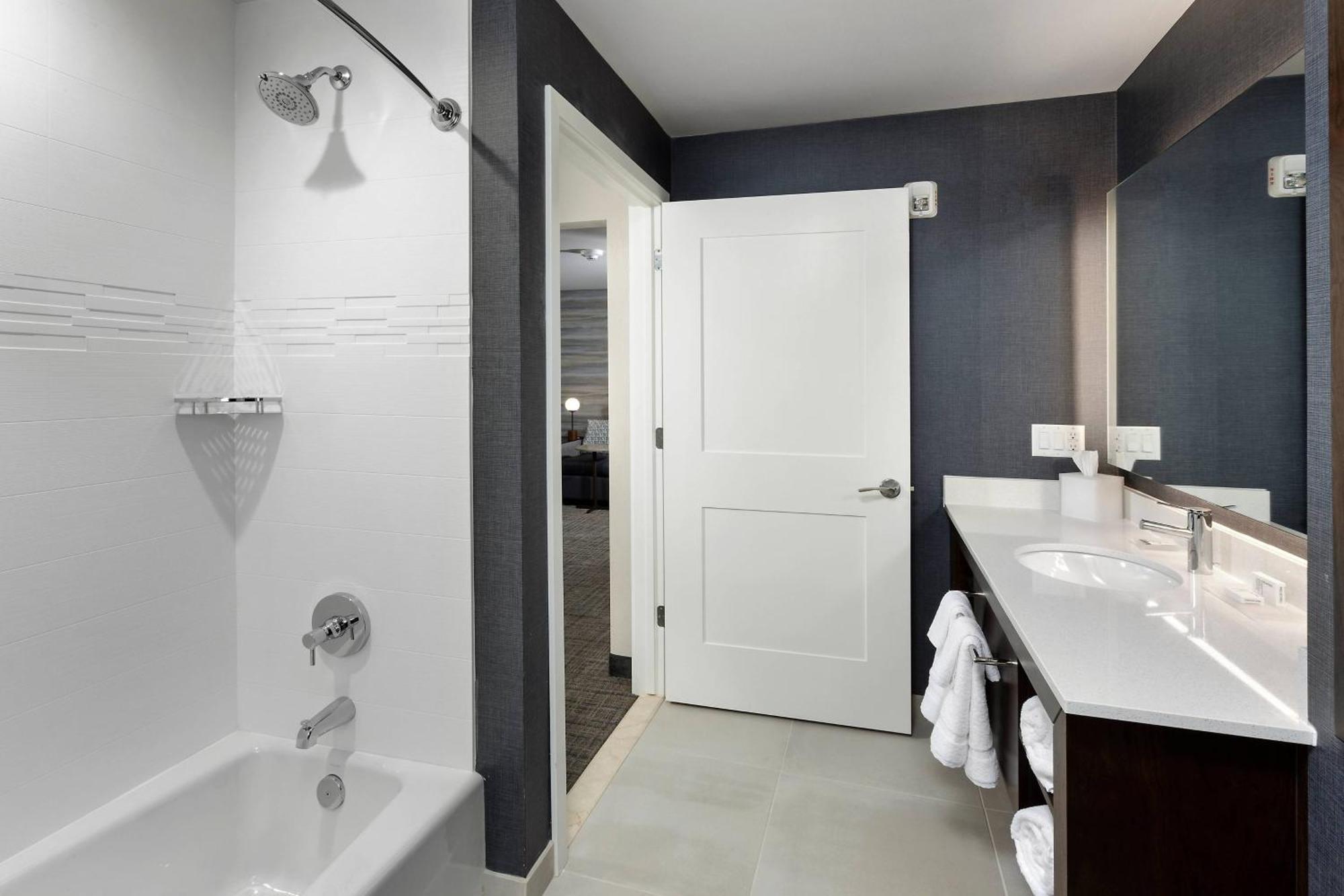 Residence Inn By Marriott Milwaukee Брукфийлд Екстериор снимка